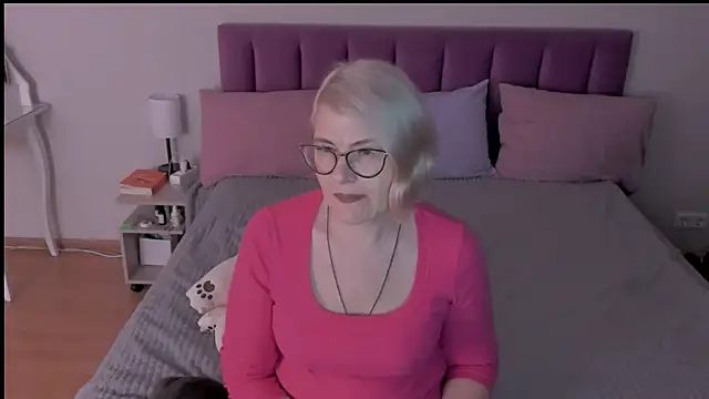 Snapshot of sabrinamacmarren chatting on 03.12.25 sabrinamacmarren online show from 03.12.25