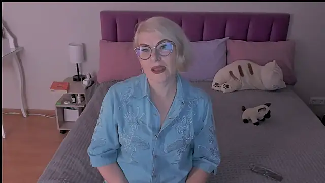 Snapshot of sabrinamacmarren chatting on 03.13.25 sabrinamacmarren online show from 03.13.25