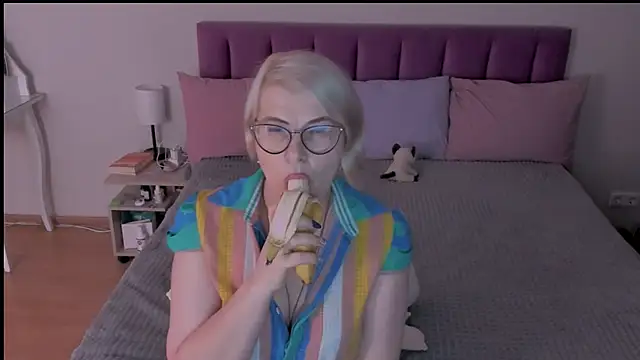 Snapshot of sabrinamacmarren chatting on 03.14.25 sabrinamacmarren online show from 03.14.25