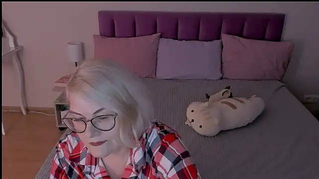 Snapshot of sabrinamacmarren chatting on 03.15.25 sabrinamacmarren online show from 03.15.25