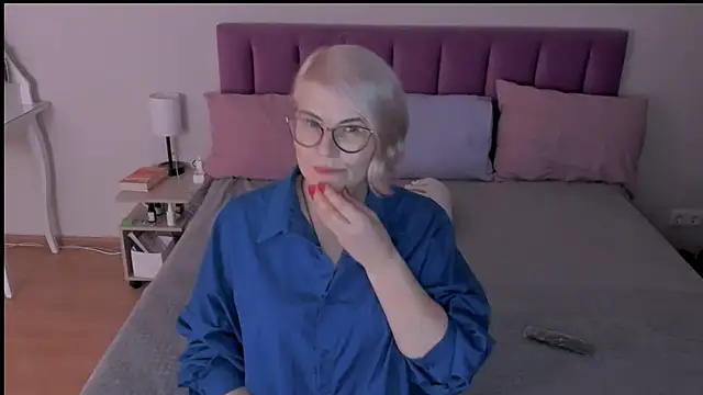 Snapshot of sabrinamacmarren chatting on 03.19.25 sabrinamacmarren online show from 03.19.25