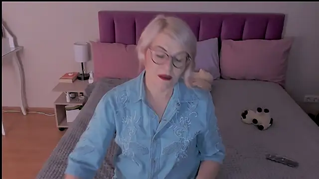 Snapshot of sabrinamacmarren chatting on 03.21.25 sabrinamacmarren online show from 03.21.25