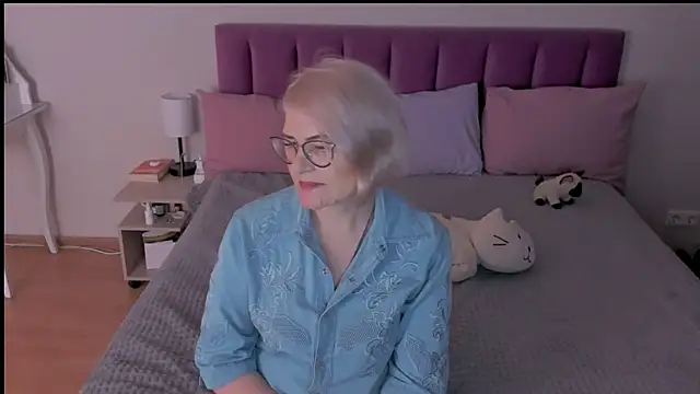 Snapshot of sabrinamacmarren chatting on 03.21.25 sabrinamacmarren online show from 03.21.25