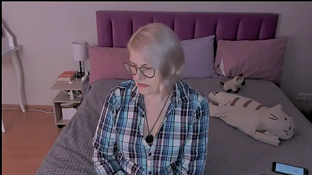 Snapshot of sabrinamacmarren chatting on 03.22.25 sabrinamacmarren online show from 03.22.25