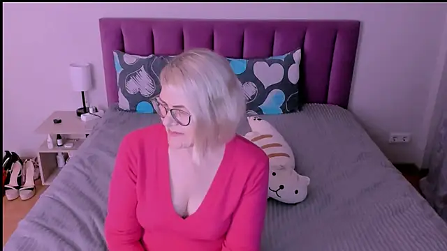 Snapshot of sabrinamacmarren chatting on 09.09.25 sabrinamacmarren online show from 09.09.25