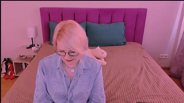 Snapshot of sabrinamacmarren chatting on 09.11.25 sabrinamacmarren online show from 09.11.25