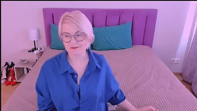 Snapshot of sabrinamacmarren chatting on 09.12.25 sabrinamacmarren online show from 09.12.25