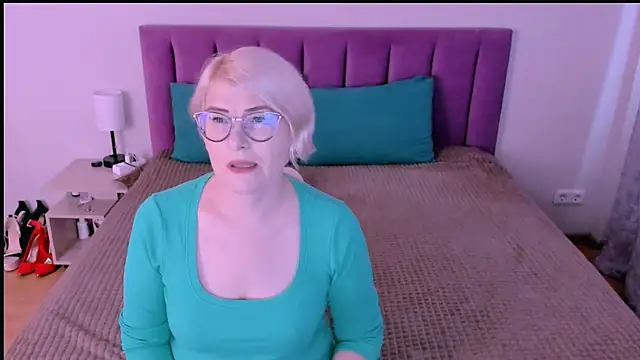 Snapshot of sabrinamacmarren chatting on 09.13.25 sabrinamacmarren online show from 09.13.25