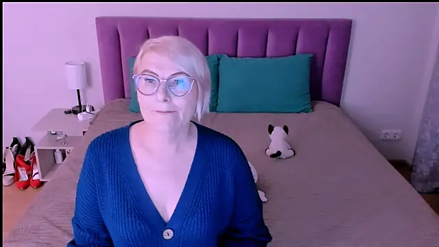 Snapshot of sabrinamacmarren chatting on 09.20.25 sabrinamacmarren online show from 09.20.25