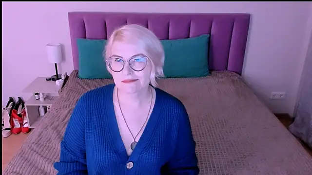 Snapshot of sabrinamacmarren chatting on 09.23.25 sabrinamacmarren online show from 09.23.25