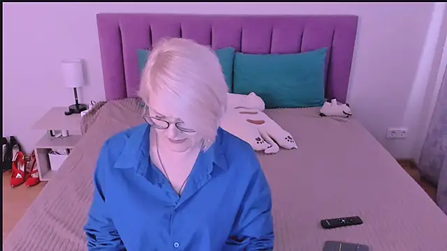 Snapshot of sabrinamacmarren chatting on 09.25.25 sabrinamacmarren online show from 09.25.25