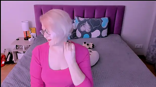 Snapshot of sabrinamacmarren chatting on 10.02.25 sabrinamacmarren online show from 10.02.25