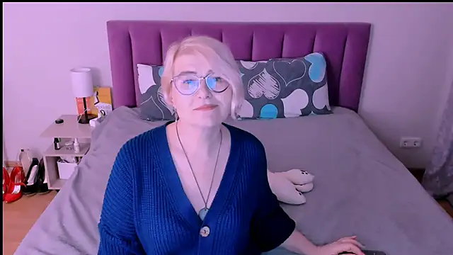 Snapshot of sabrinamacmarren chatting on 10.03.25 sabrinamacmarren online show from 10.03.25