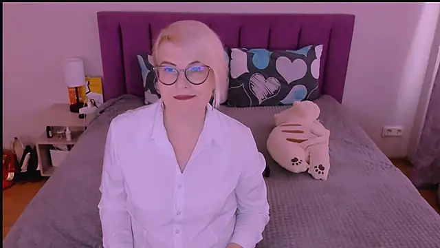 Snapshot of sabrinamacmarren chatting on 10.05.25 sabrinamacmarren online show from 10.05.25