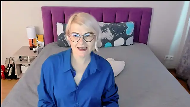 Snapshot of sabrinamacmarren chatting on 10.06.25 sabrinamacmarren online show from 10.06.25