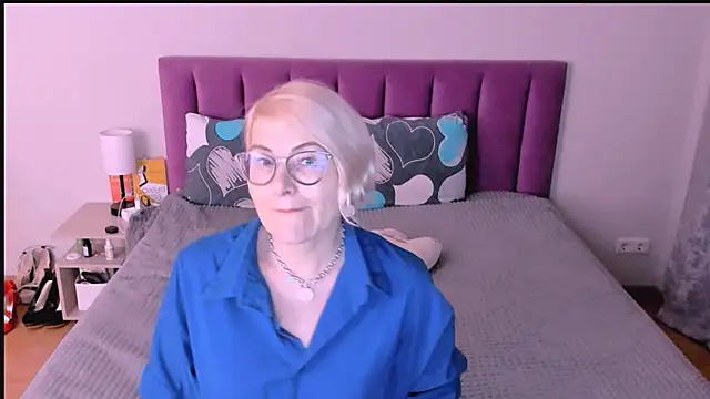 Snapshot of sabrinamacmarren chatting on 10.12.25 sabrinamacmarren online show from 10.12.25