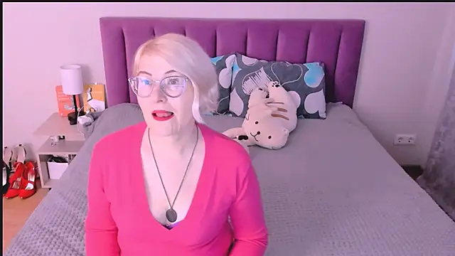 Snapshot of sabrinamacmarren chatting on 10.14.25 sabrinamacmarren online show from 10.14.25