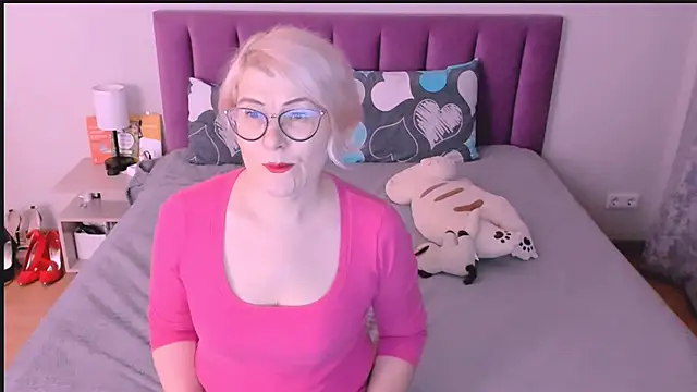 Snapshot of sabrinamacmarren chatting on 10.16.25 sabrinamacmarren online show from 10.16.25