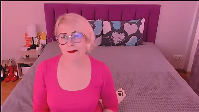 Snapshot of sabrinamacmarren chatting on 10.17.25 sabrinamacmarren online show from 10.17.25