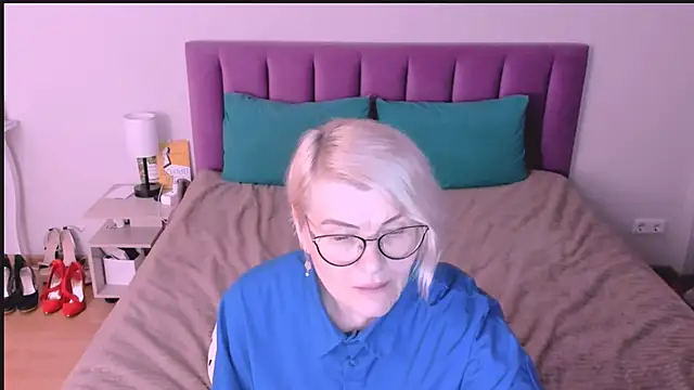 Snapshot of sabrinamacmarren chatting on 10.24.25 sabrinamacmarren online show from 10.24.25