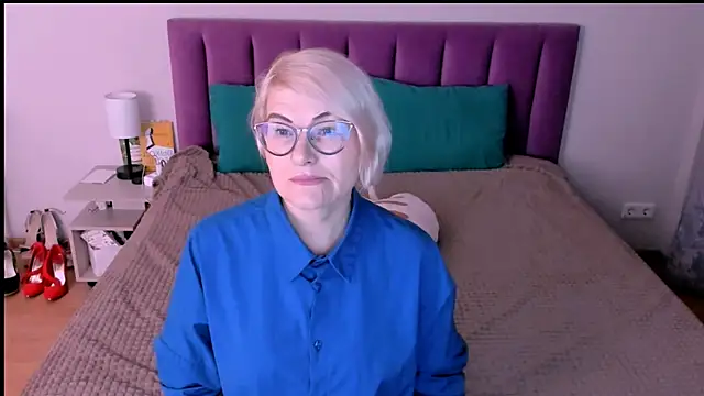 Snapshot of sabrinamacmarren chatting on 10.25.25 sabrinamacmarren online show from 10.25.25