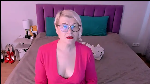 Snapshot of sabrinamacmarren chatting on 10.26.25 sabrinamacmarren online show from 10.26.25