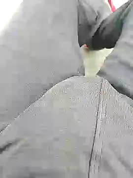 Snapshot of bigh96dik chatting on 01.28.25 bigh96dik online show from 01.28.25