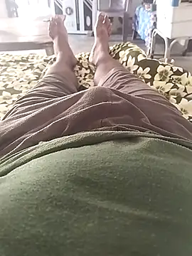 Snapshot of bigh96dik chatting on 10.17.25 bigh96dik online show from 10.17.25