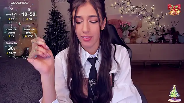 Snapshot of MiaSilkX chatting on 12.17.24 MiaSilkX online show from 12.17.24