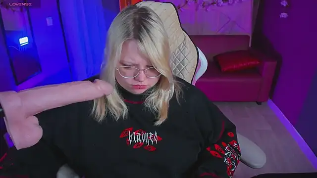 Yoki Shizuko online show from 04.06.26