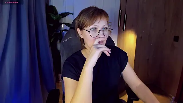 Paris Cherry online show from 02.22.25