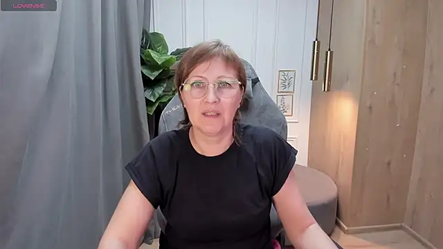 Paris Cherry online show from 02.23.25