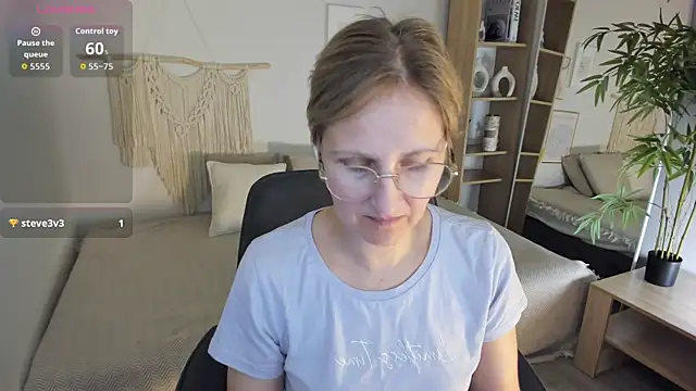 Paris Cherry online show from 09.21.25