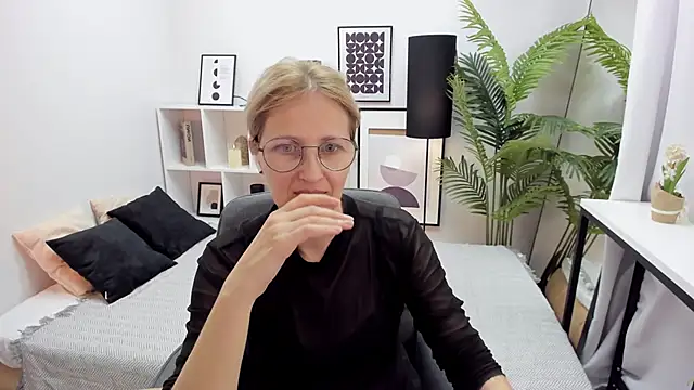 Paris Cherry online show from 10.14.25