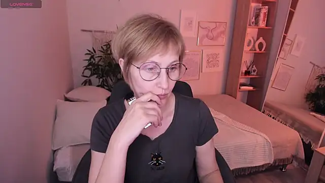 Paris Cherry online show from 04.19.26