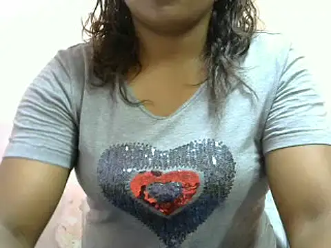 Snapshot of cutybigass chatting on 02.14.25 cutybigass online show from 02.14.25