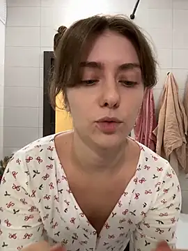 Snapshot of MariiD chatting on 01.03.25 MariiD online show from 01.03.25