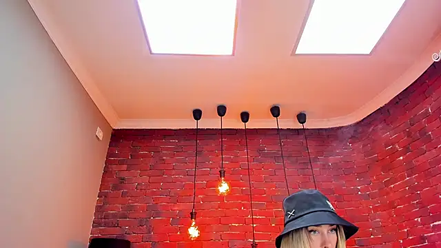 Snapshot of ChristynaRoss chatting on 03.25.26 ChristynaRoss online show from 03.25.26