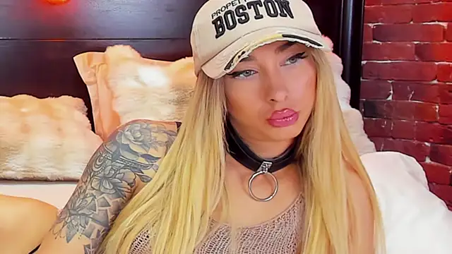 Snapshot of ChristynaRoss chatting on 04.06.26 ChristynaRoss online show from 04.06.26