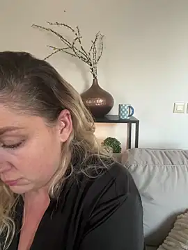 Snapshot of Anna_Alexa chatting on 12.10.24 Anna Alexa online show from 12.10.24