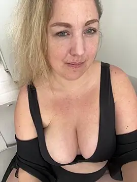 Snapshot of Anna_Alexa chatting on 03.13.25 Anna Alexa online show from 03.13.25