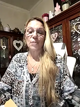 Snapshot of Melmamalhuda@xh chatting on 10.09.25 Melmamalhudaxh online show from 10.09.25