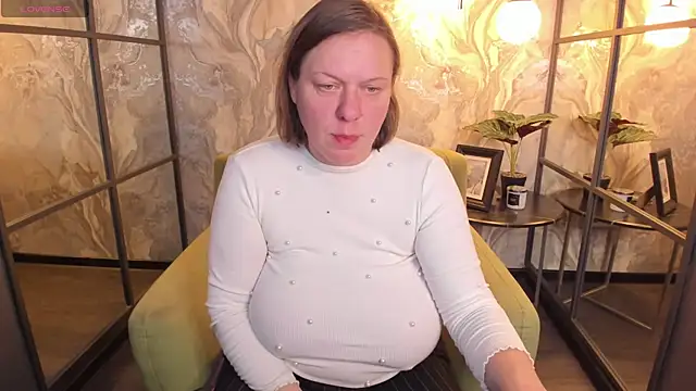 Snapshot of KellyPerfection chatting on 02.12.25 KellyPerfection online show from 02.12.25