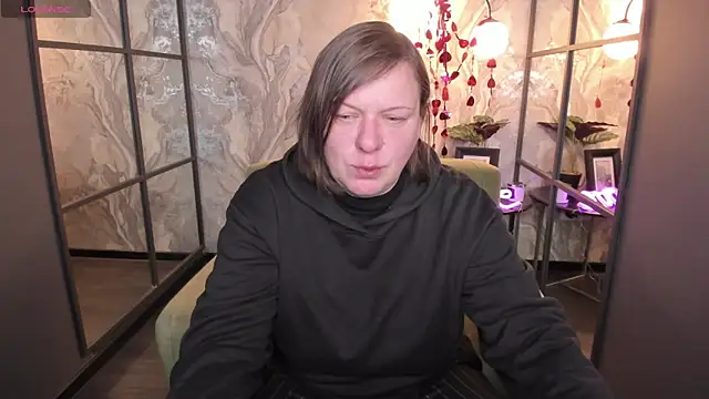 Snapshot of KellyPerfection chatting on 02.16.25 KellyPerfection online show from 02.16.25