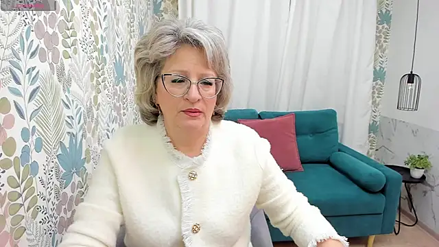Snapshot of EvelynJoyful chatting on 02.04.25 EvelynJoyful online show from 02.04.25