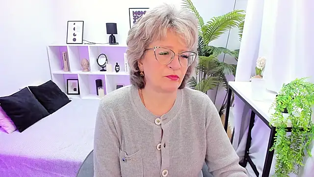 EvelynJoyful online show from 11.24.25