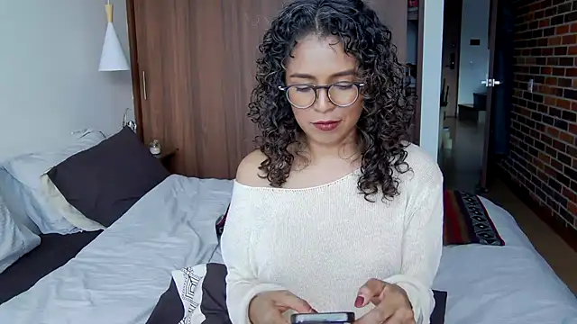 Snapshot of illaroom chatting on 12.02.24 illaroom online show from 12.02.24