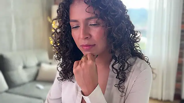 Snapshot of illaroom chatting on 12.13.24 illaroom online show from 12.13.24