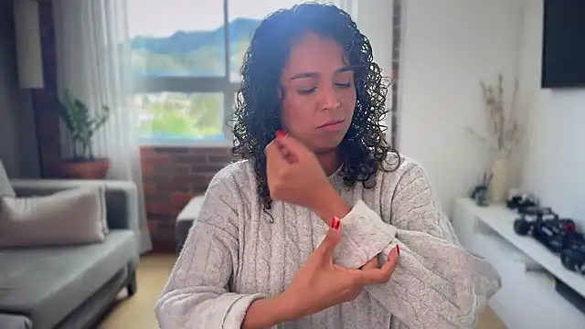 Snapshot of illaroom chatting on 01.27.25 illaroom online show from 01.27.25