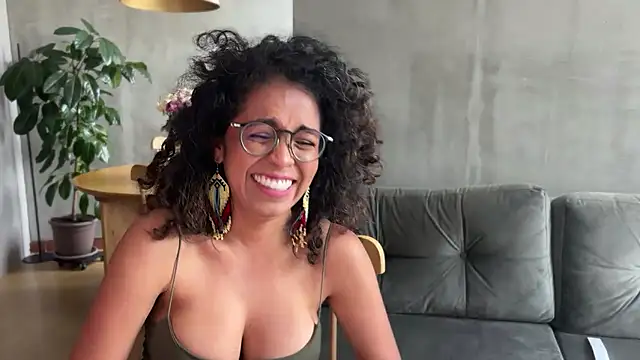 Snapshot of illaroom chatting on 02.22.25 illaroom online show from 02.22.25